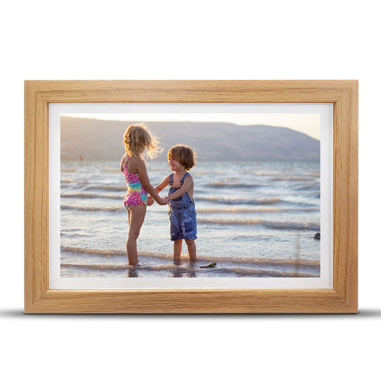 Digital Picture & Video Frame - Oak Wood banner